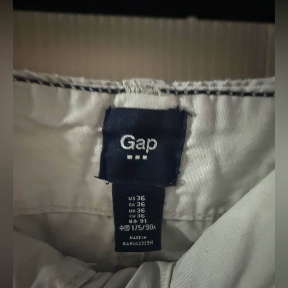 GAP Men's Light Tan Cargo Shorts - Picture 3 of 3